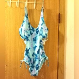 Sandflower Blue & Purple Floral One Piece Cris Cross Sides Medium 8/10 Nwt